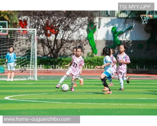 足球中学生的梦想与奋斗：在绿茵场上追逐青春的激情与荣耀